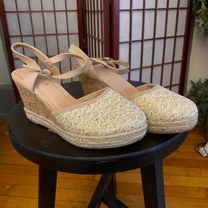 Closed toe 3 1/2” cork wedge sandal